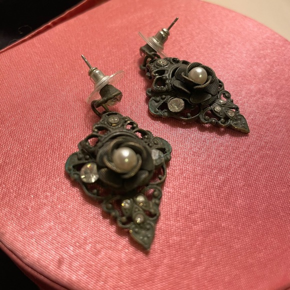Gorgeous Vintage Earrings! - Picture 2 of 4